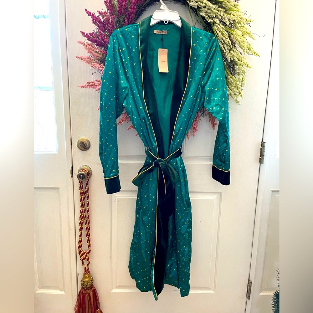 Satin robe in crown print